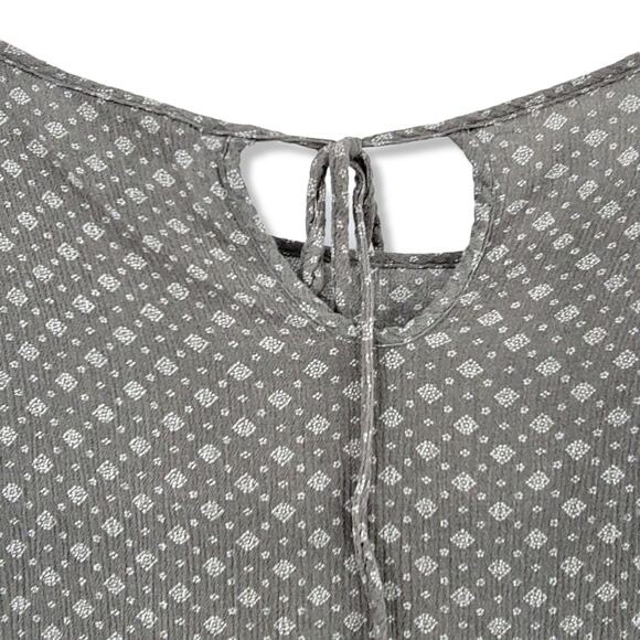 Cloud Chaser Women's Lightweight Slight Flutter Sleeve Blouse Size Large - Picture 5 of 10